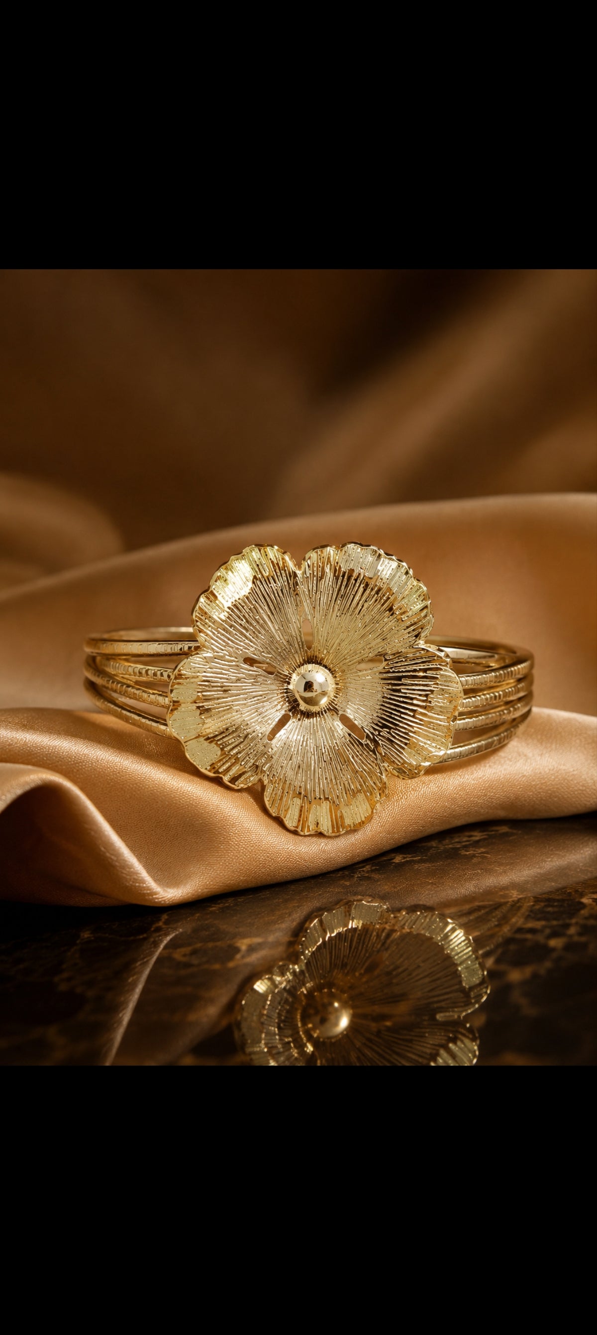 Golden Bloom Sculptural Cuff
A Statement of Timeless Elegance.